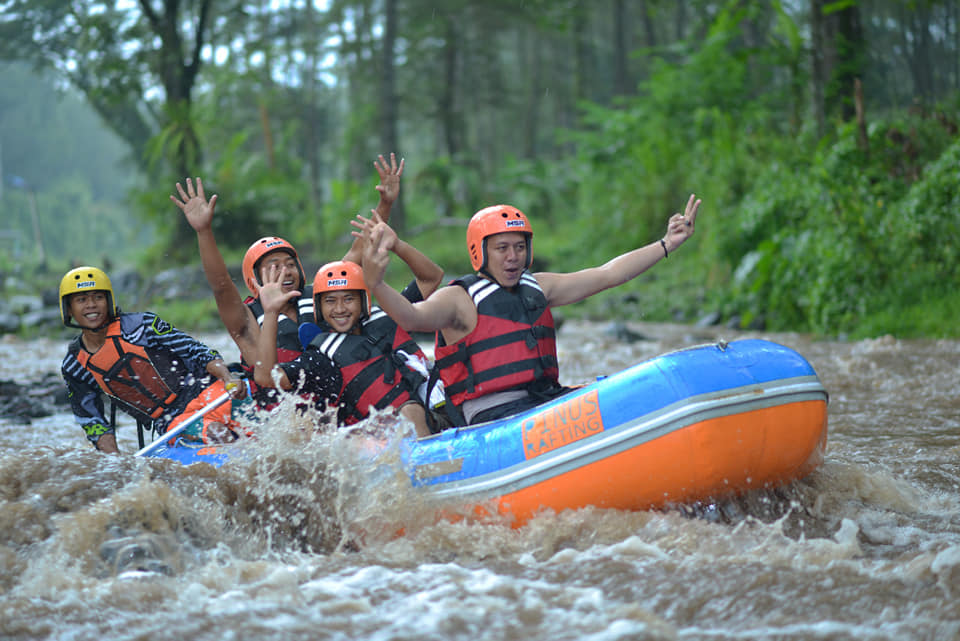 Rafting Sungai Badeng